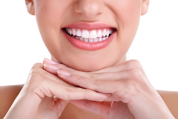 how to whiten teeth at home natural ingredients