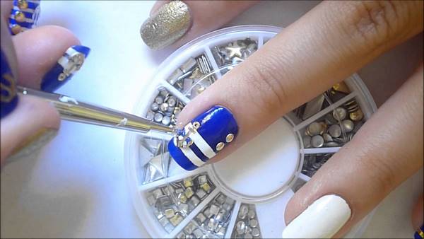 summer manicure design ideas blue white and rhinestones nautical theme