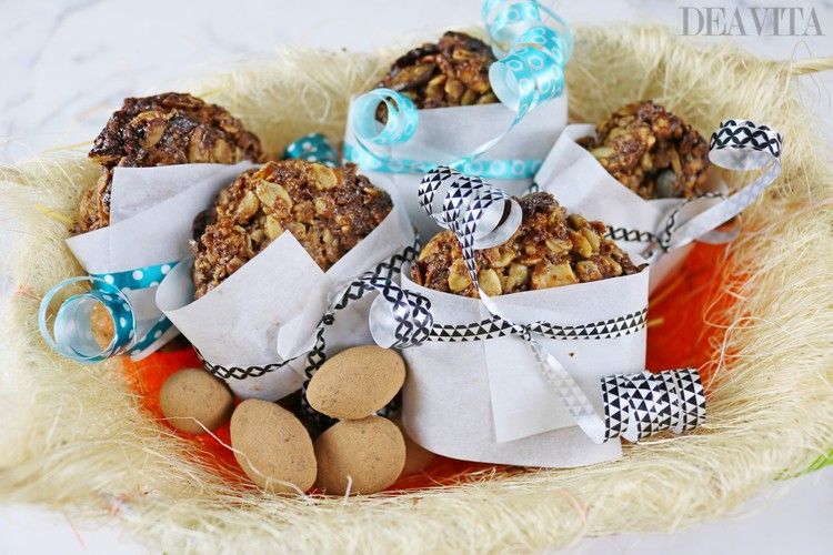 DIY Easter gifts granola cookies and chocolate eggs