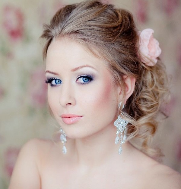 beautiful smokey eyes bridal makeup with pink lips
