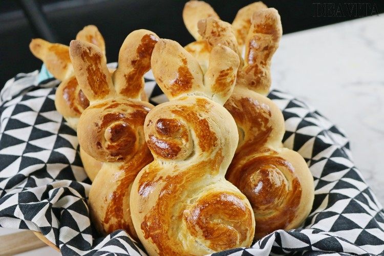 bunny dinner rolls great idea for Easter menu