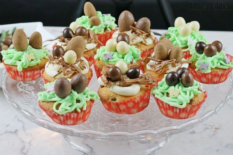 cupcakes decorated with icing and chocolate eggs Easter dessert ideas