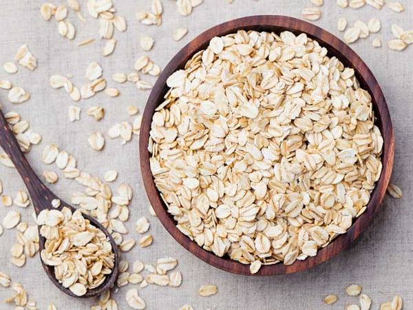 Oatmeal baths home remedy to relieve itching
