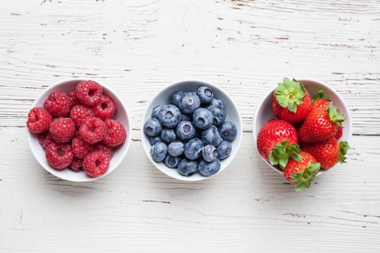 berries blueberries strawberries for healthy teeth