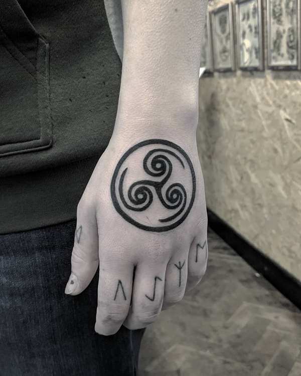 celtic tattoo on hand cool ideas for men