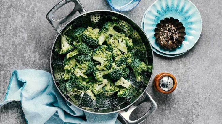 cooked broccoli as a source of protein