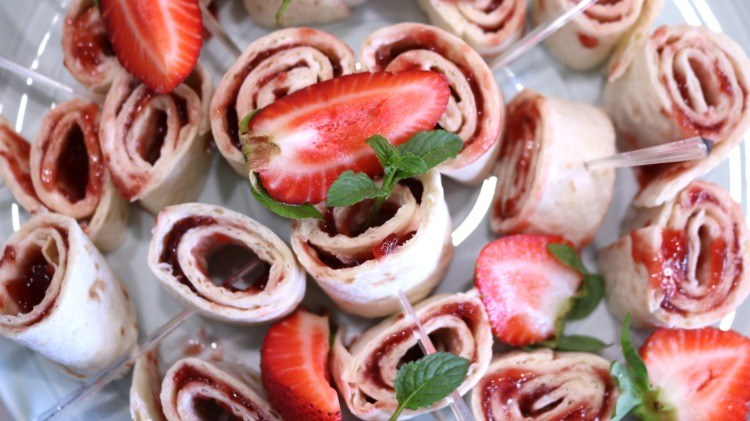 party food ideas fruit roll with strawberries and cream cheese 