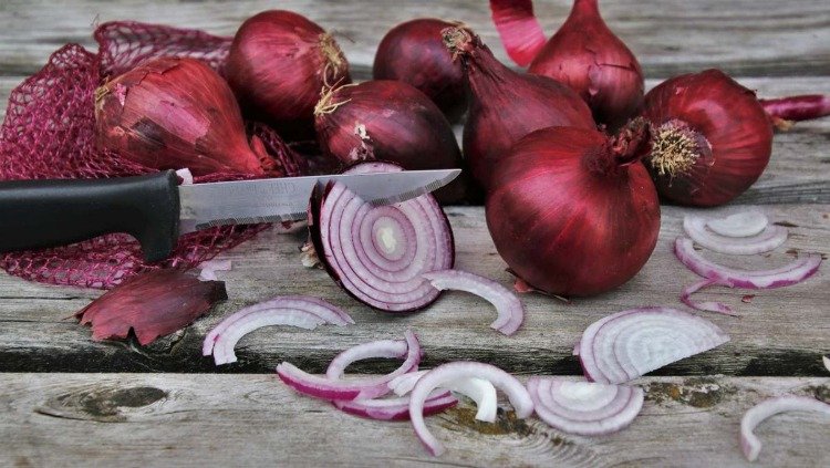 red onion helps sensitive teeth pain