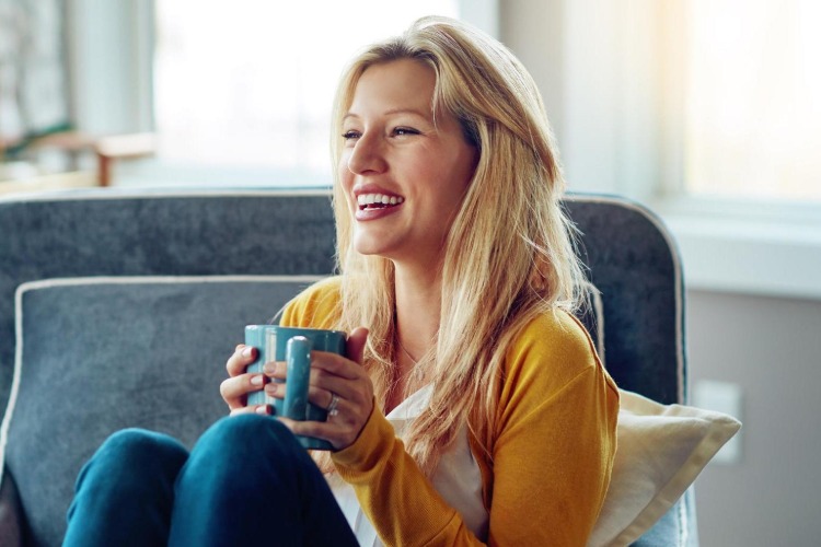 woman drinking tea for white teeth 