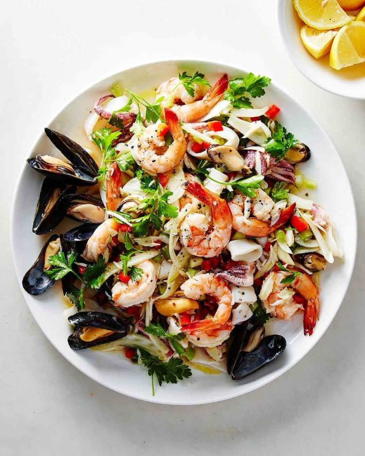 Italian salad with mussels and shrimp