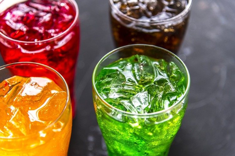 carbonated drinks with caffeine in different colors with ice harmful for children