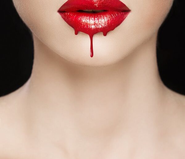 do-not-apply-too-much-lipstick