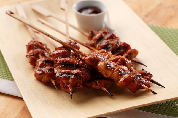 picnic food ideas sweet and spicy Asian chicken skewers