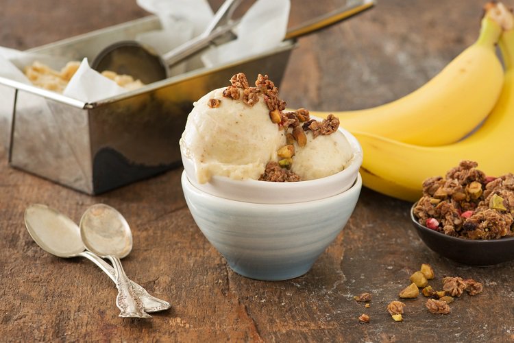 quick and easy nice cream recipe with bananas and fresh ingredients