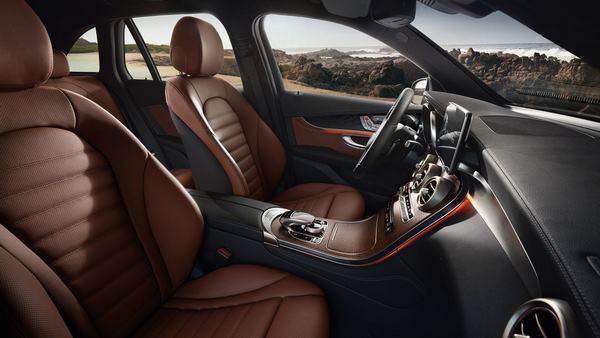 2019 Mercedes Benz GLC Class front seats dashboard
