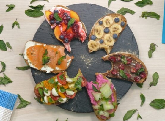 6-recipe-ideas-for-easy-light-breakfast-on-slice-of-bread