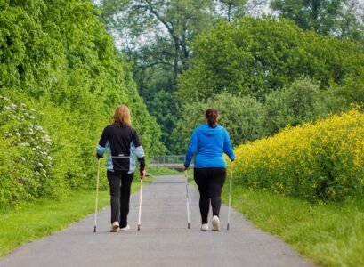 Exercises-to-lose-weight-with-sports-running-nordic-walking-and-jogging-in-the-nature