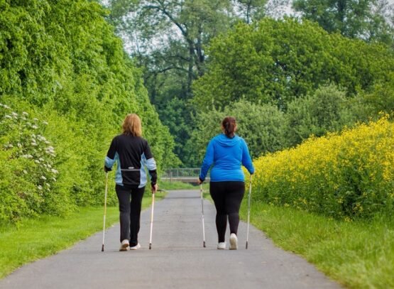 Exercises-to-lose-weight-with-sports-running-nordic-walking-and-jogging-in-the-nature