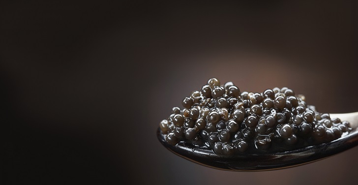 How to choose serve and eat black caviar