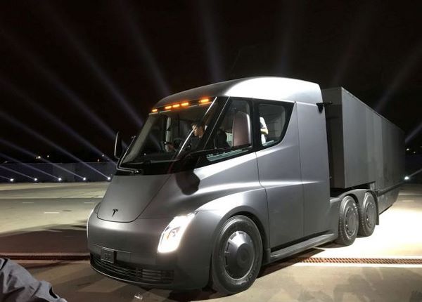 Tesla Semi electric truck design and performance