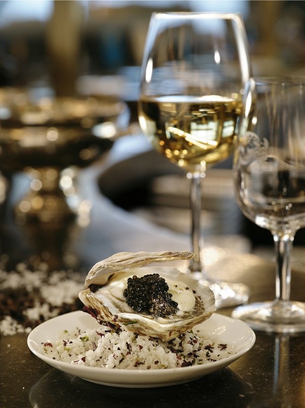 What to drink with black caviar