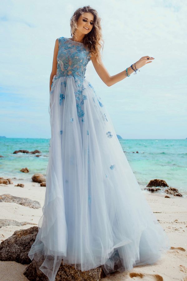 beach wedding dress design tulle and blue decorations