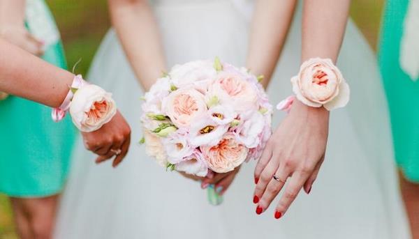 bridal bouquet in soft pastel colors