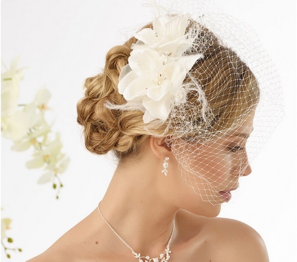 bride hairstyle and decorations for shabby chic themed wedding