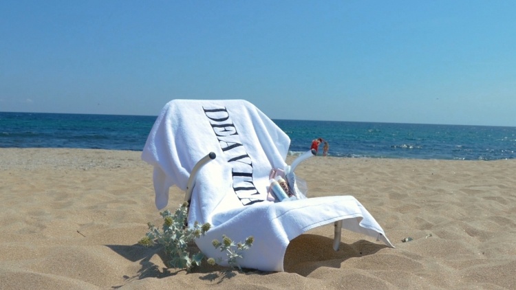 deavita Summer contest prizes beach towel with logo Cosmetic set