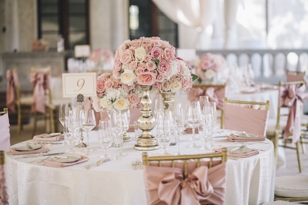 elegant table decorations with floral centerpiece