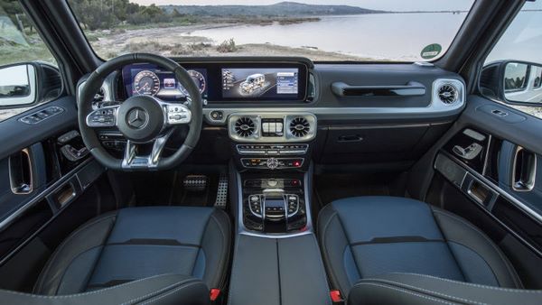 2019 Mercedes Benz G Wagon dashboard infotainment steering wheel 