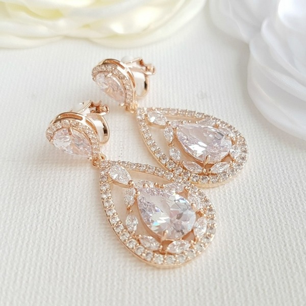 Earrings for the bride wedding in rose gold accessories