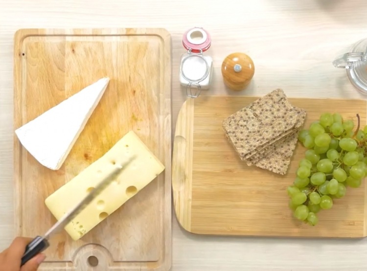 emmental and brie with crackers and grapes fast and easy finger food recipes and ideas