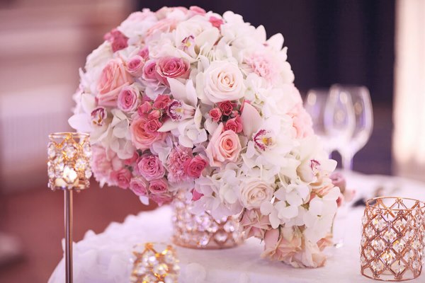 rose gold wedding color scheme table decorating ideas flowers tea candles