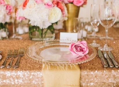 rose-gold-wedding-ideas-sequin-tablecloth-floral-centerpieces