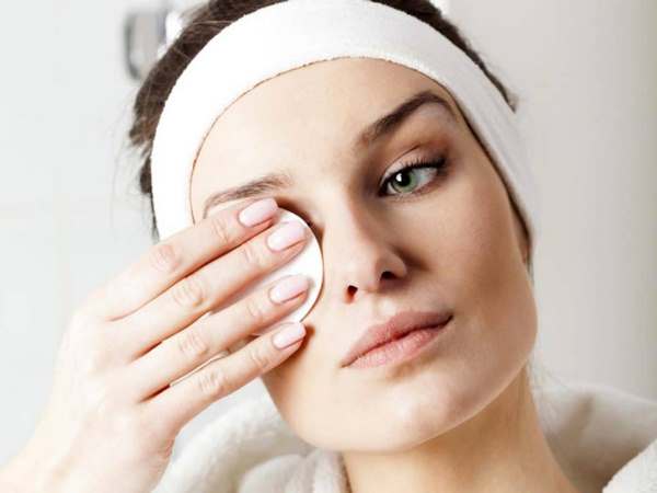 DIY Mask for skin around eyes with natural products