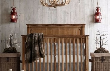 Rustic-baby-room-design-ideas-antler-chandelier-lantern-wall-sconces