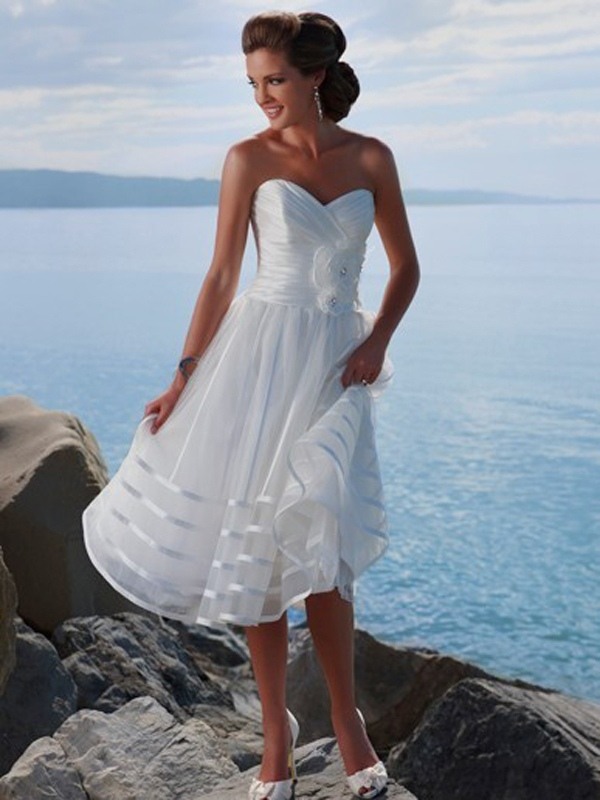 Unique bridal dresses for summer beach weddings