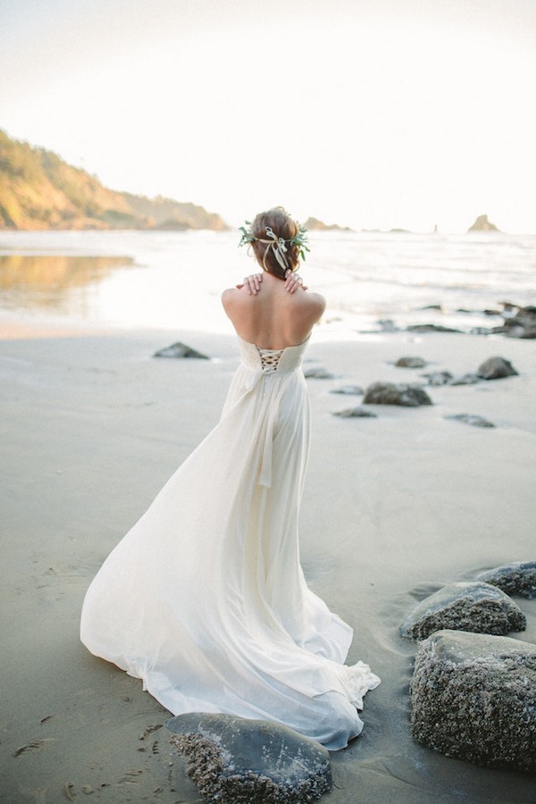 beach bride wedding dress ideas