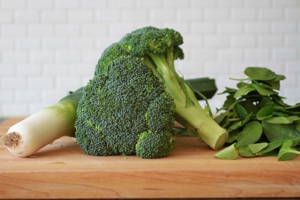 broccoli leak leaf vegetables to include in the daily menu