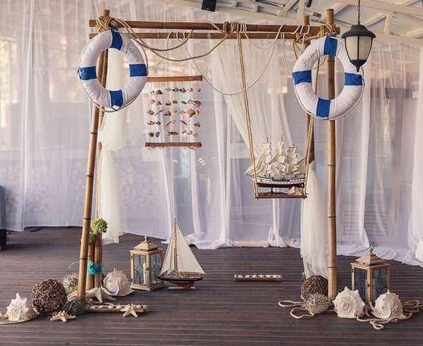 nautical wedding decor ideas lifebelts seashells