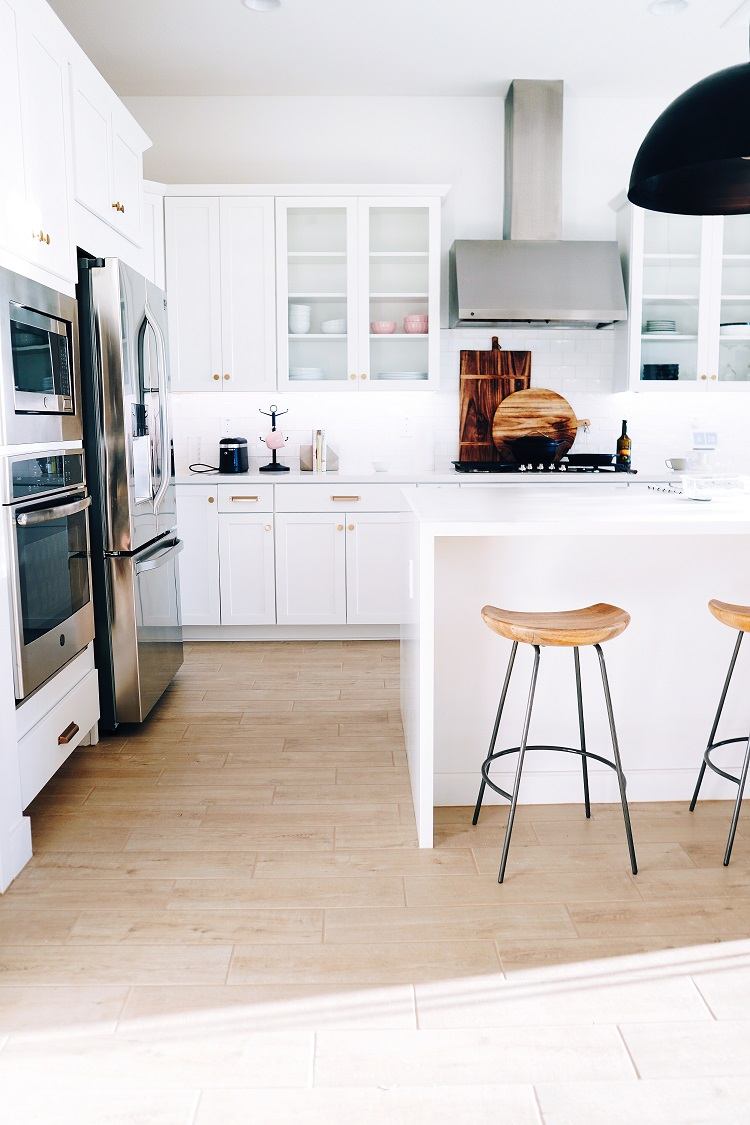 white kitchen cabinets ideas in modern home