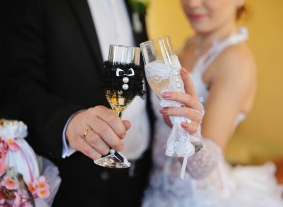 DIY-Wedding-champagne-flutes-ideas-in-different-styles