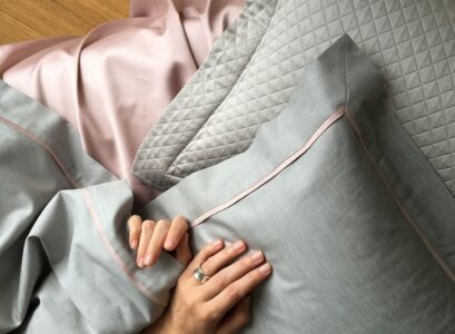 Pink-and-gray-bedding-sets-for-peaceful-atmosphere-in-the-bedroom