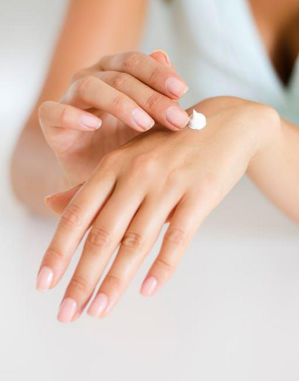 apply cream on hands during cold season
