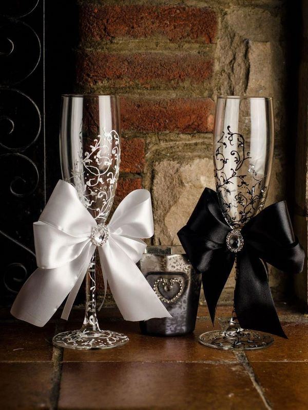 beautiful wedding wine flutes DIY decorating ideas and techniques