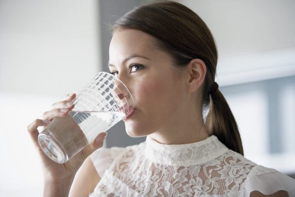 drink water to maintain the balance in the body and protect your hair from getting dry