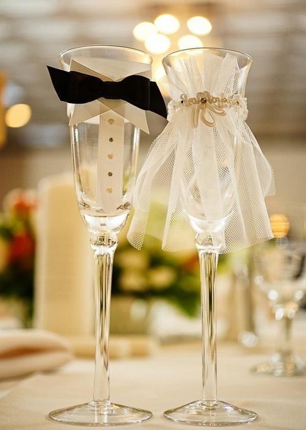 easy DIY bride and groom toasting champagne glasses