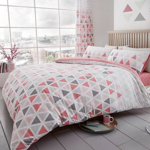 modern bed sheets with geometric pattern in gray and pink