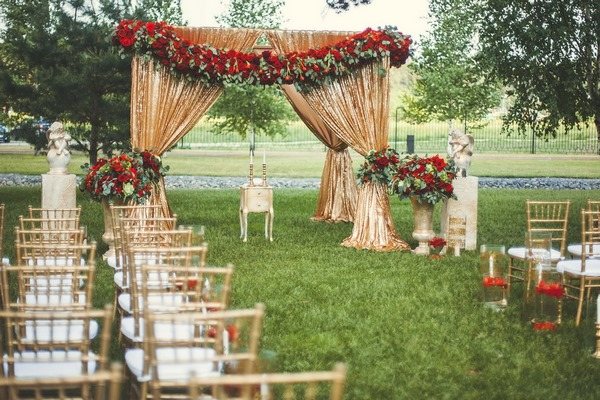 outdoor wedding organization tips decor menu attire ideas